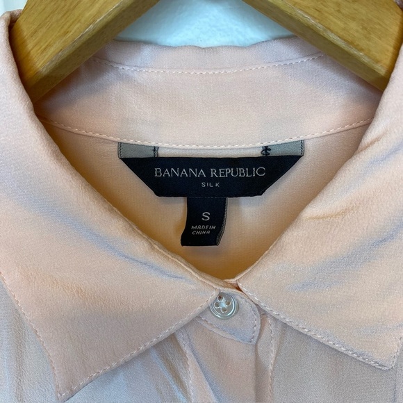 Banana Republic 100% Silk Collared   Covered Buttons Peach Blouse Tunic Sz. S - Picture 3 of 14